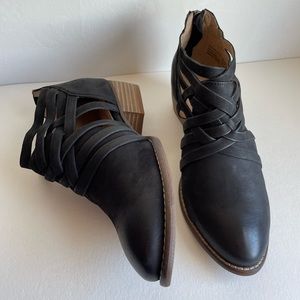 Seychelles So Blue Cutout Bootie